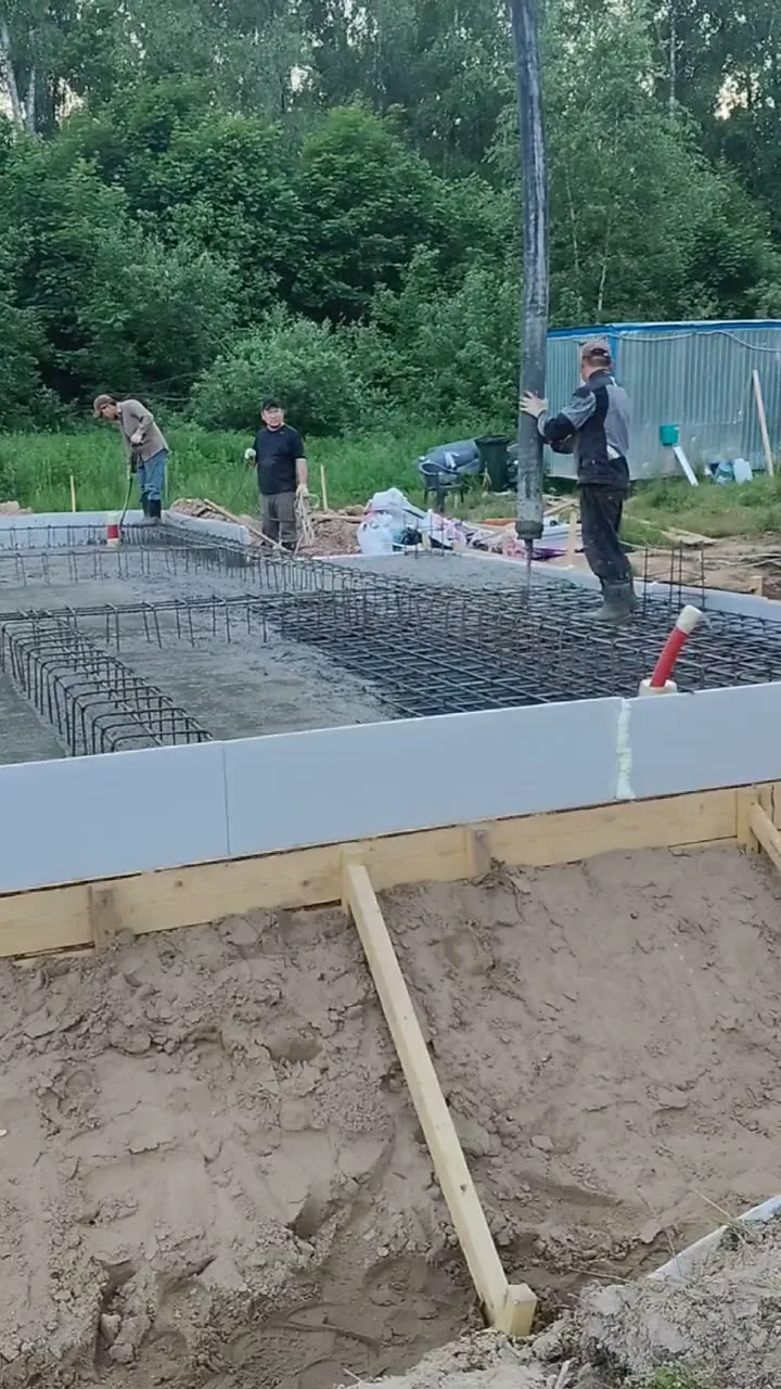 Видео — заливка фундамента